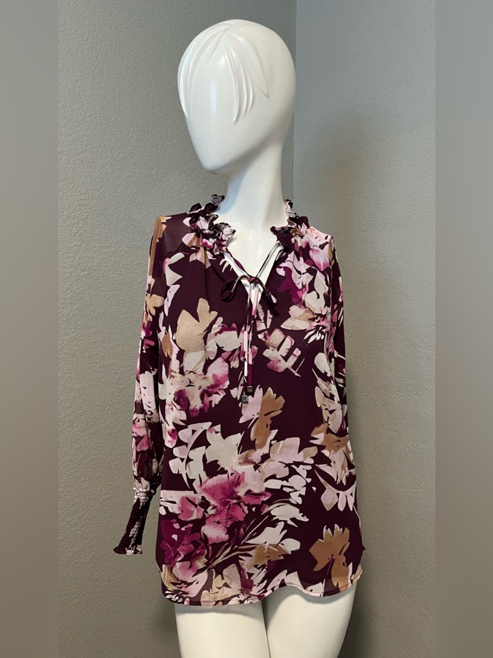 Women’s Calvin Klein Petite Plum Floral Ruffle Tie-Neck Top  Blouse Size SP